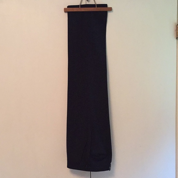 Men’s wool blue pinstripe suit, 170-200 lbs person - Picture 3 of 3